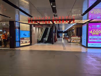 さっぽろ駅チカホ 赤レンガテラス前の休憩場所その1