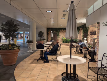 さっぽろ駅敷島ガーデンの休憩場所その1