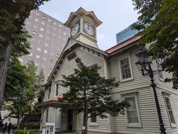 大通駅時計台ガーデンの休憩場所その5