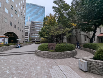 大通駅時計台ガーデンの休憩場所その1