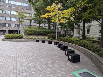 大通駅時計台ガーデンの休憩場所その3