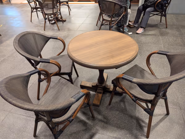 Photo of Nishi 4-chome Station | Chikaho Terrace in front of Sapporo Odori Nishi 4 Building | Rest Spot 2