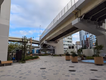 麻布十番駅一の橋公園の休憩場所その1