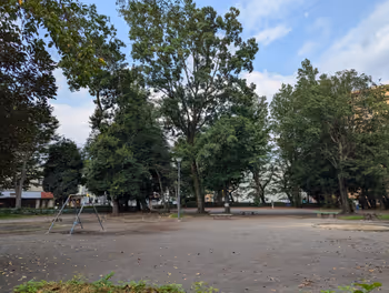 豊田駅多摩平第7公園の休憩場所その1