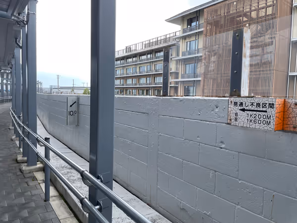 Photo of Umekōji-Kyoto Nishi Station | Umekōji-Kyoto Nishi Station | West Side Abandoned Railway Pedestrian Bridge | Rest Spot 2