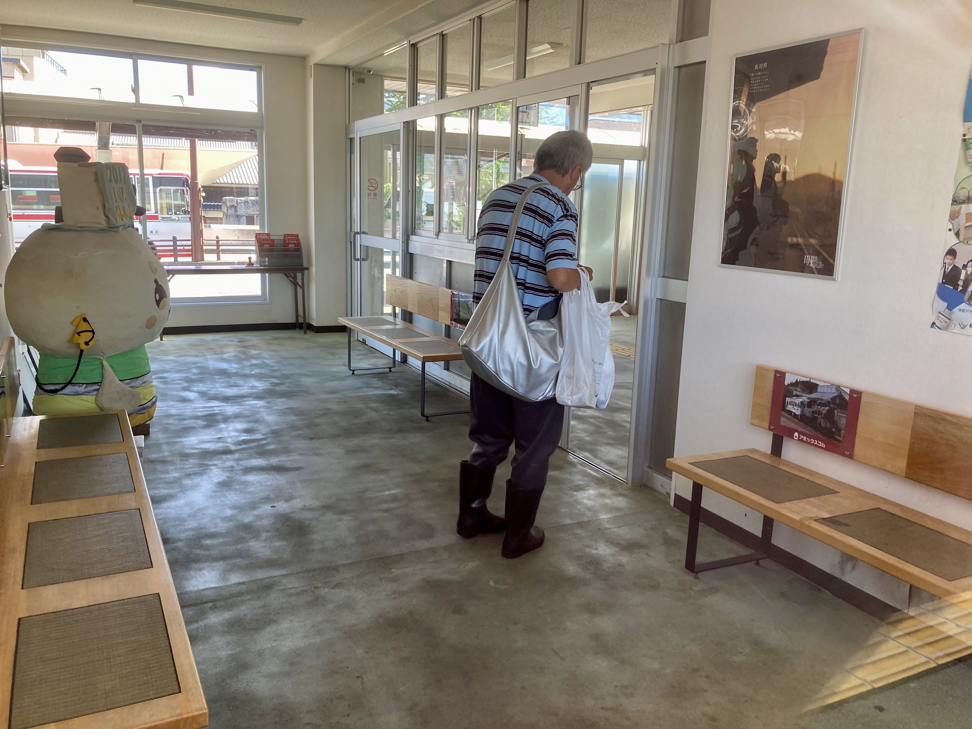 Photo of Ena Station | Waiting Room at Akechi Railway Ena Station | Rest Spot 1