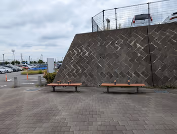 Rest area at the East Exit rotary of Suzunomiya Station, part 2