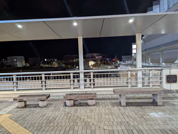 取手站西口步行人行桥的休息场所之四