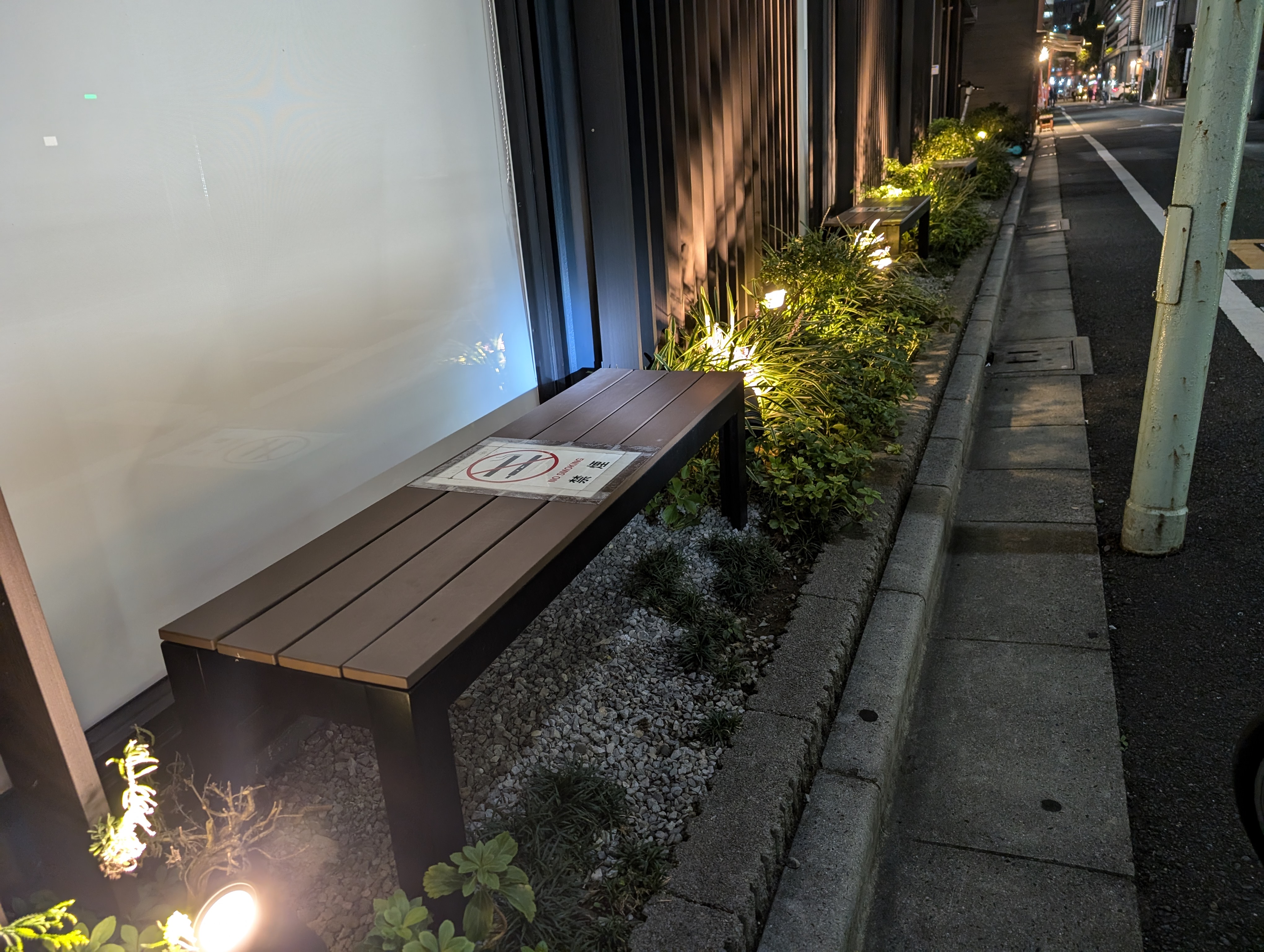 [신니혼바시역] 클립 니혼바시 빌딩 앞 쉼터 사진 1