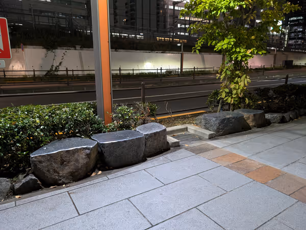 Photo of Hamamatsucho Station | Near the Former Shiba Rikyu Imperial Garden Intersection | Rest Spot 1