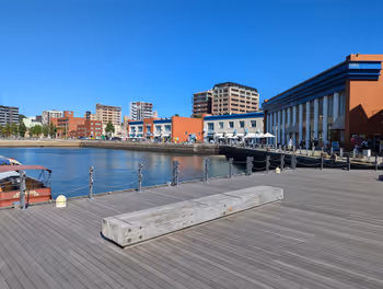 門司港車站海港甲板 頂級飯店周邊的休憩場所 其一