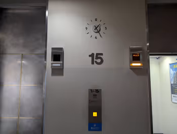 天神南站福岡市政府 展望大廳的休息場所其一