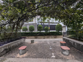 中野坂上駅桃園川緑道 睦橋跡付近の休憩場所その4