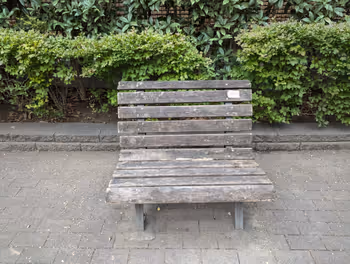 中目黑站けこぼ坂街角公园的休息场所4