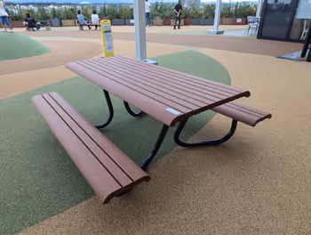 所沢駅エミテラス そらくもひろばの休憩場所その4