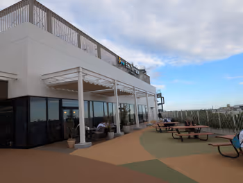 所沢駅エミテラス そらくもひろばの休憩場所その6