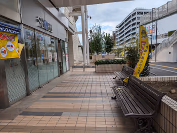 所沢駅西武所沢 エミテラス側出入口の休憩場所その1