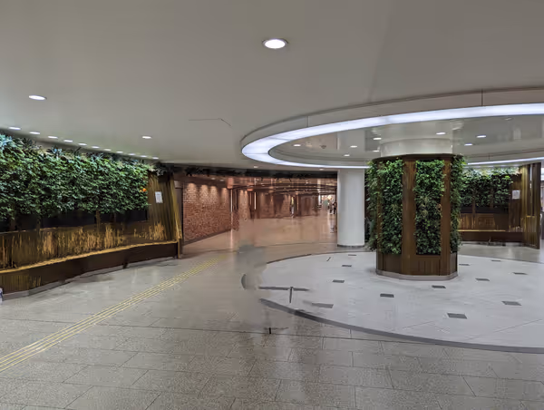 阪急 1F コンコース広場入口正面 通路脇の写真2