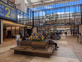 도코로자와역 그란 에미오 센트럴 플라자의 휴식 장소 그 2