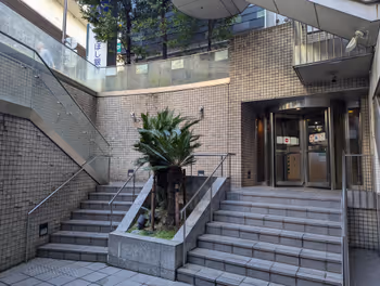 驹泽大学站1号出口附近的休息场所2