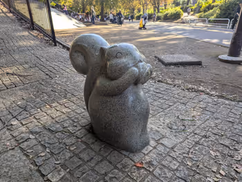 驹泽大学站松鼠公园的休息场所4