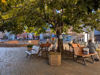 練馬高野台駅駅前広場の休憩場所その2