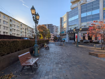 練馬高野台駅駅前広場の休憩場所その3