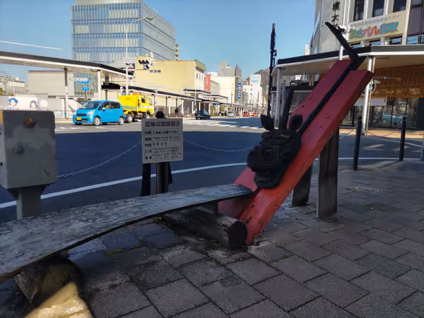 Photo of Tottori Station | Inaba's Kirin Lion Bench | Rest Spot 1