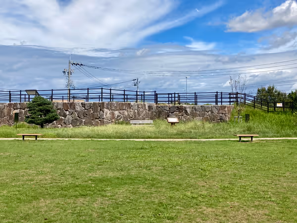 西尾市歴史公園(芝生のある広場)の写真2