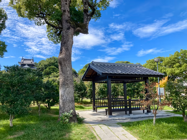 西尾市歴史公園(芝生のある広場)の写真1