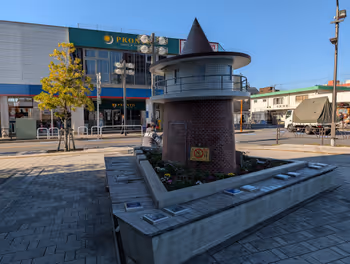 金町給水塔モチーフのベンチの写真2