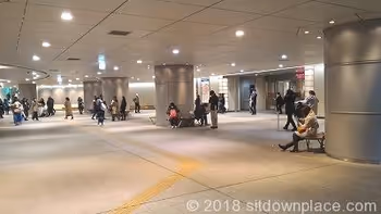Overview of the seating rest area in Yurakucho underground shopping area