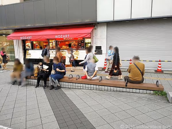 正面口 駅前広場の写真2