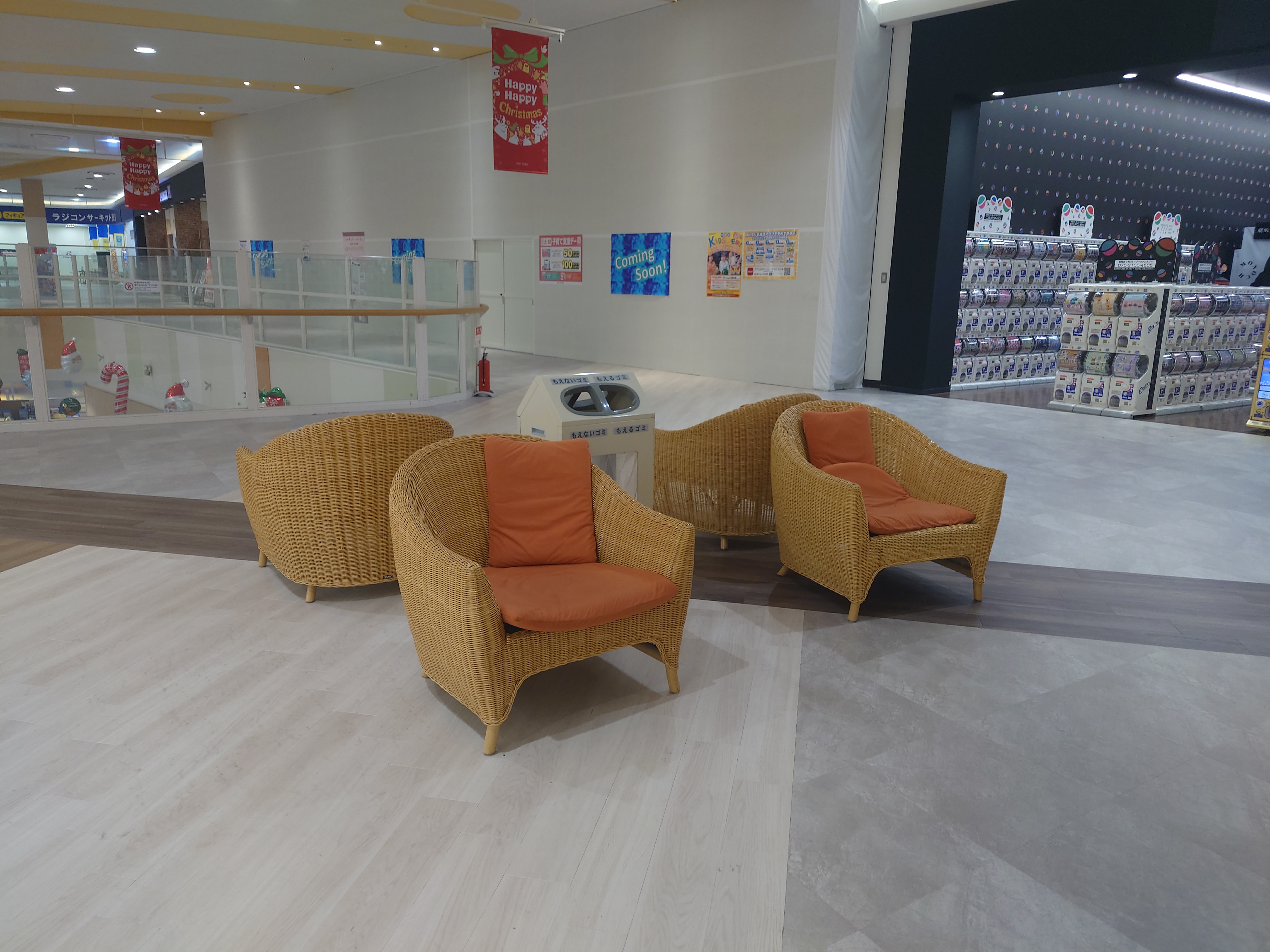 Photo of Jimobara Station | AEON Town Kamisato 2nd Floor, the passageway between Nishimatsuya and the gachapon corner | Rest Spot 1