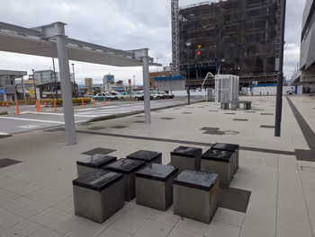 고마츠역 동쪽 출구 로터리의 휴식 장소 그 1