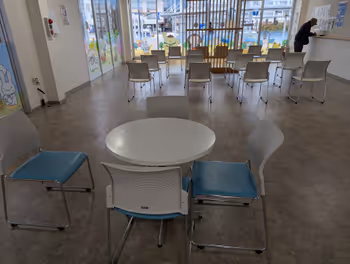 고마츠역 고마츠 820 스테이션의 휴식 장소 그 4