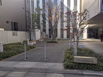 Resting spot at Ichigaya Funagawaramachi Park near Ushigome-Kagurazaka Station, part 1