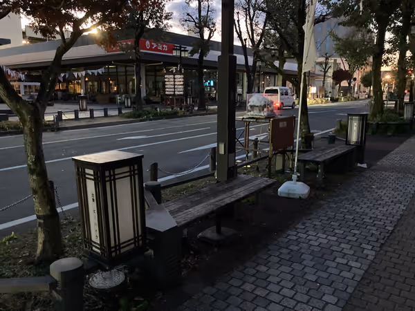 掛川駅前通り 掛川駅前交差点付近の歩道の写真3