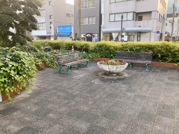 Photo of Uwajima Station | Near the Station | : Bullfighting Statue | Rest Spot 1