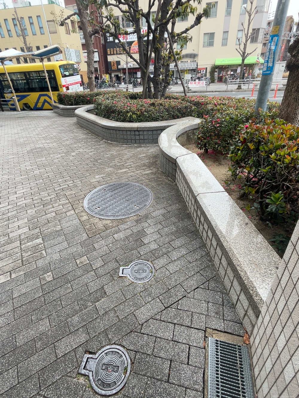 [이바라키역] 이바라키역 버스 정류장 부근 쉼터 사진 1