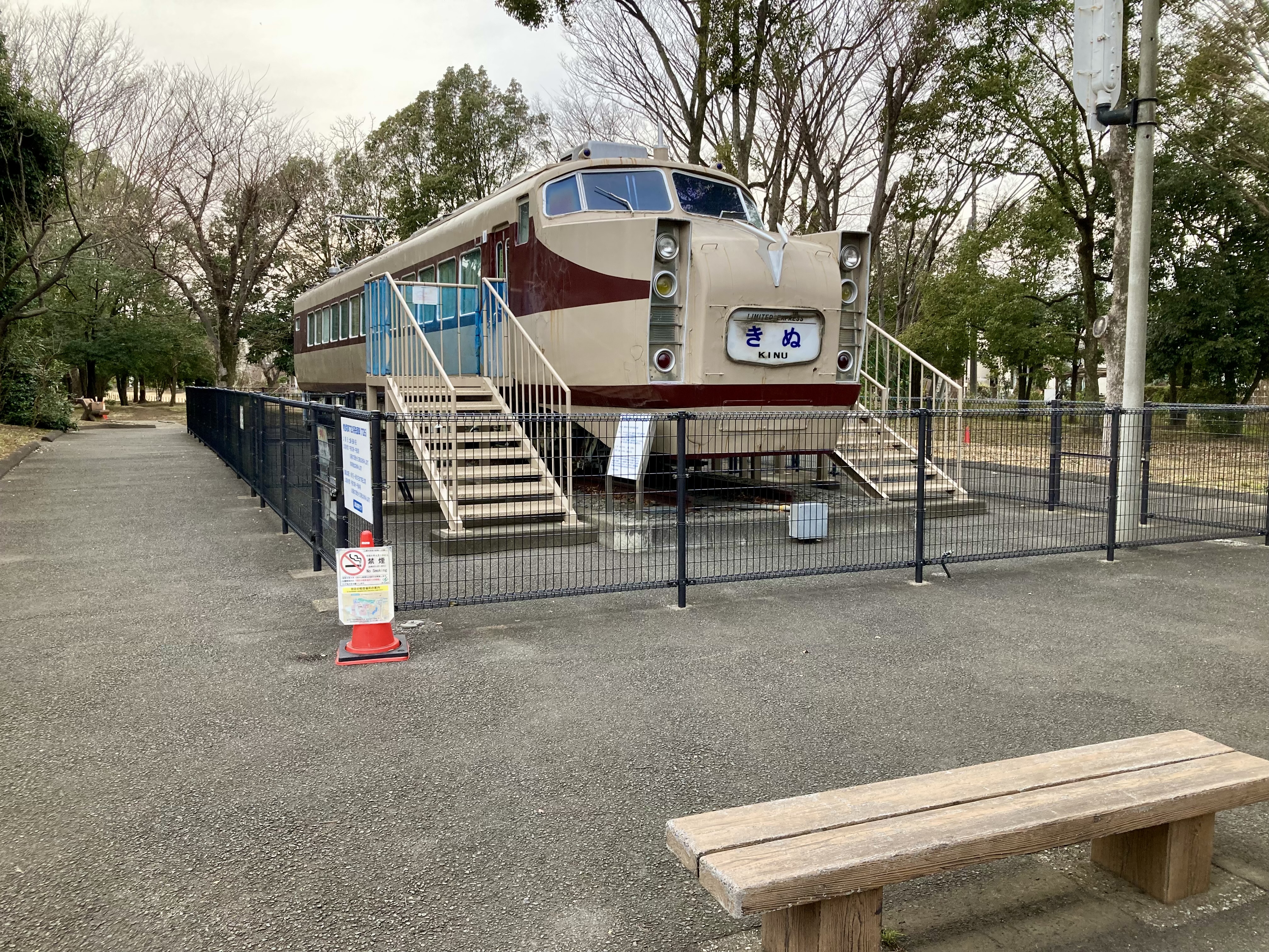 Photo of Higashi-Iwatsuki Station | In front of Tobu Railway's "Kinū" train cars | Rest Spot 1