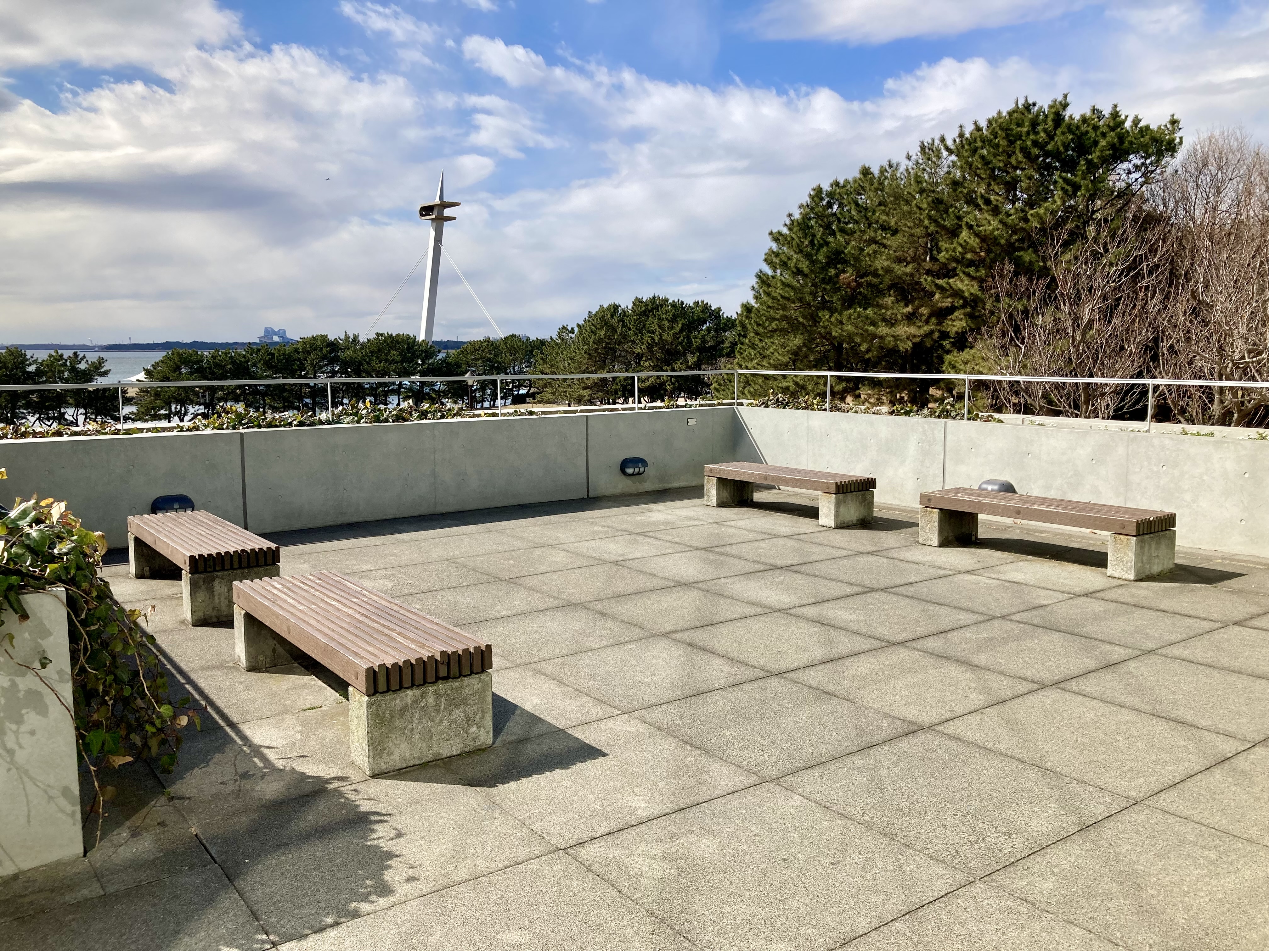 Photo of Kasai Rinkai Koen Station | Crystal View Rest House (Entrance Side) | Rest Spot 1