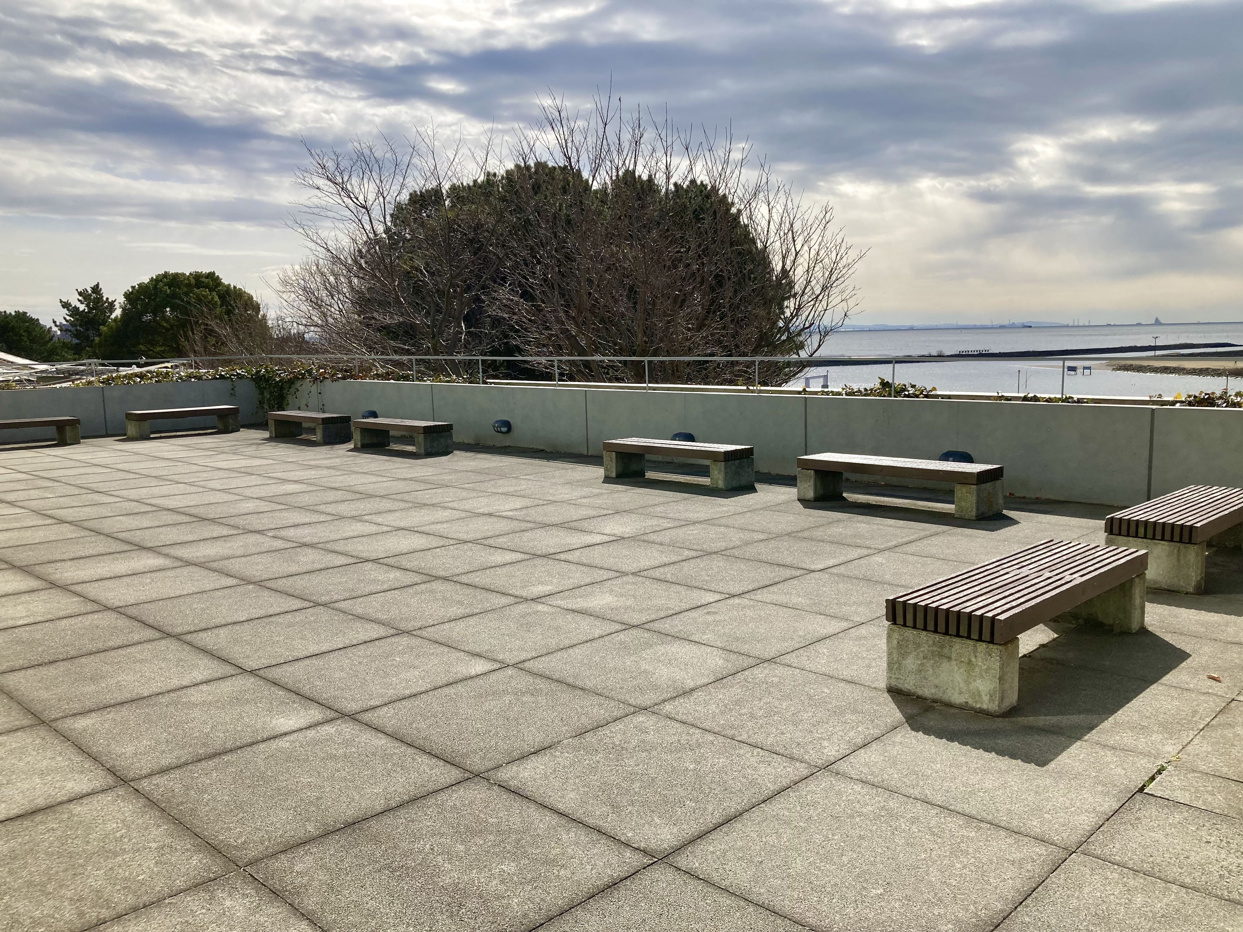 Photo of Kasai Rinkai Koen Station | Crystal View Rest House (Exit Side) | Rest Spot 1