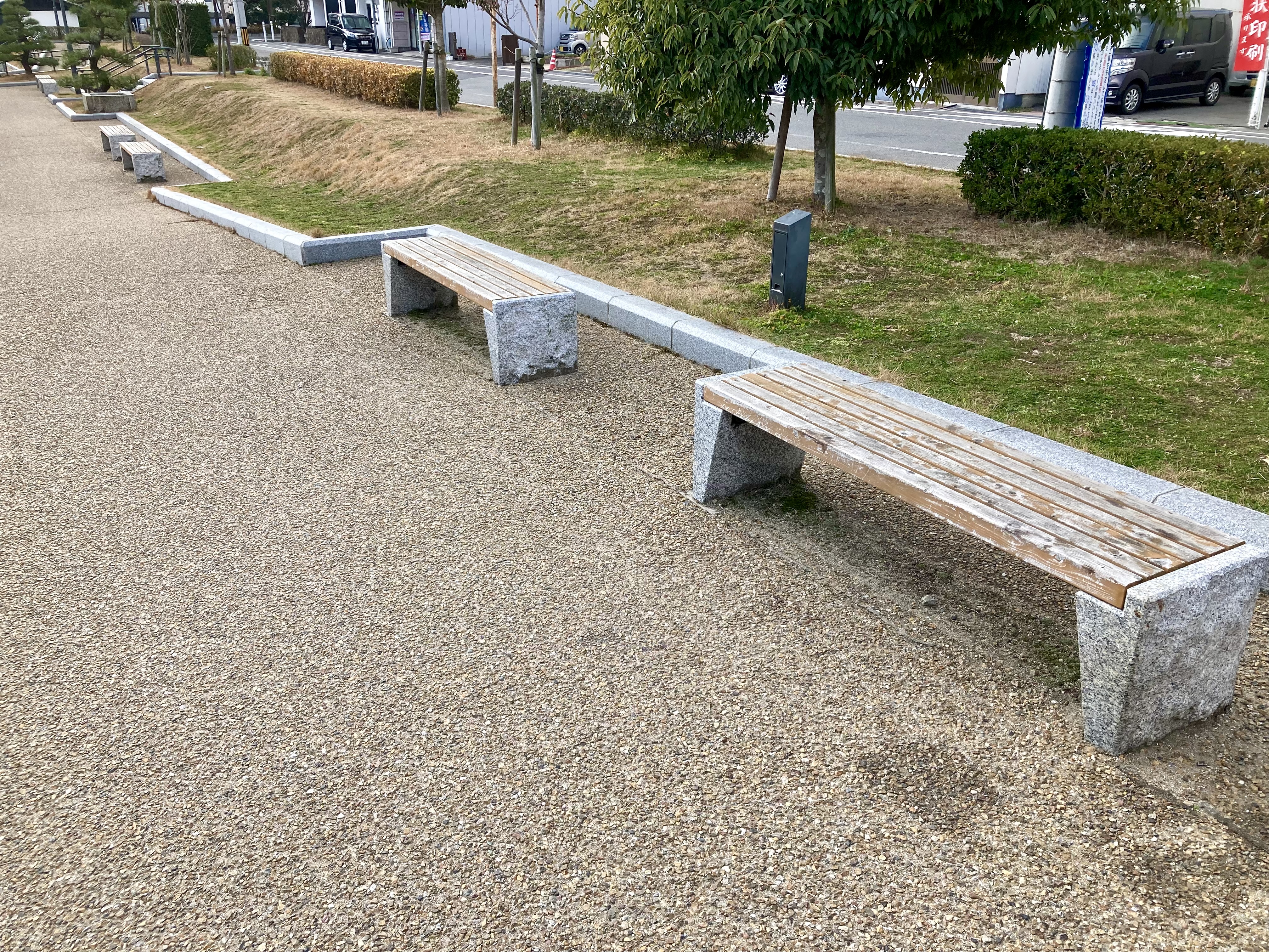 Photo of Mihara Station | Ohoribata (Near the sidewalk opposite the print shop and paint store) | Rest Spot 1