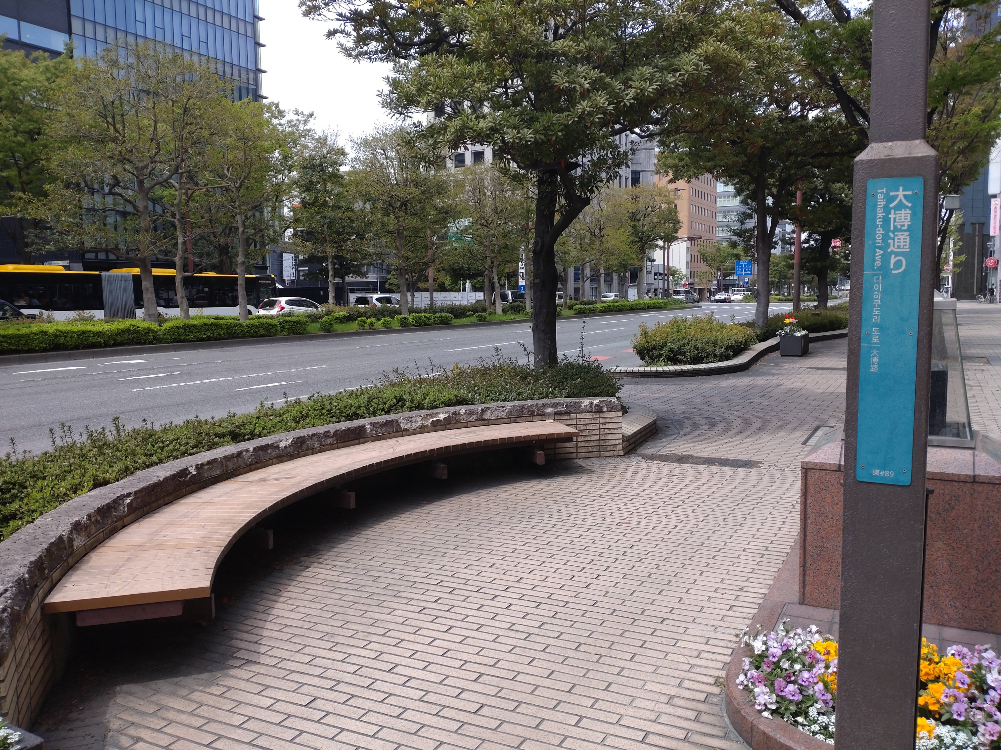 大博通り(北九州銀行呉服町ビル前)の写真1