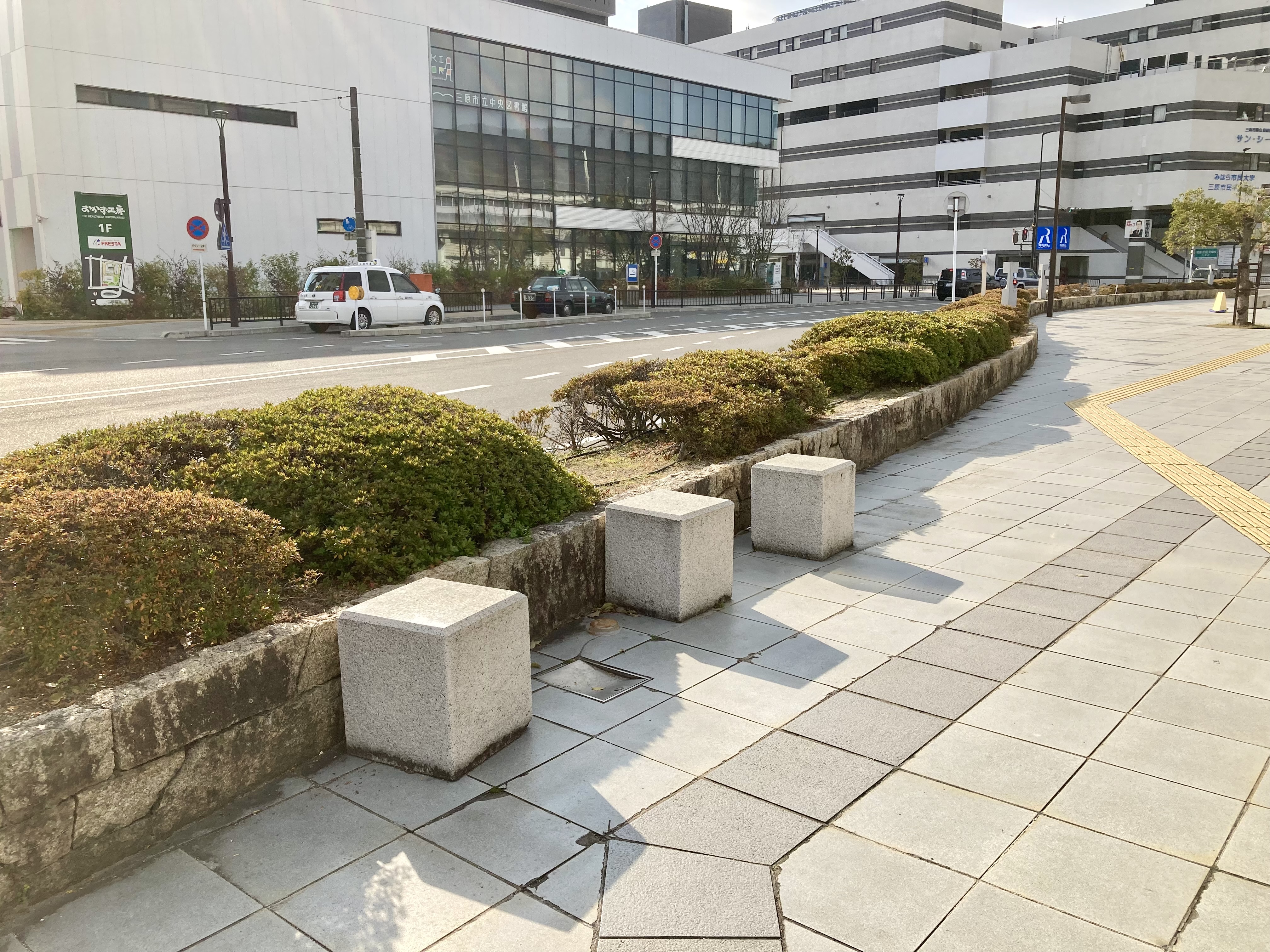 三原市立中央図書館付近の写真1