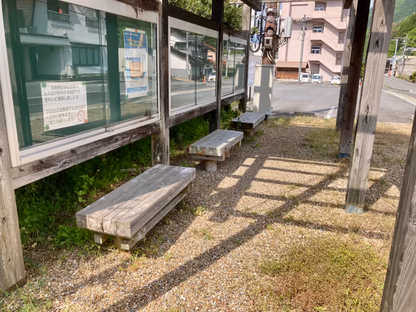 Photo of Neame Station | In front of the station, along the old Izumo Highway | Rest Spot 2