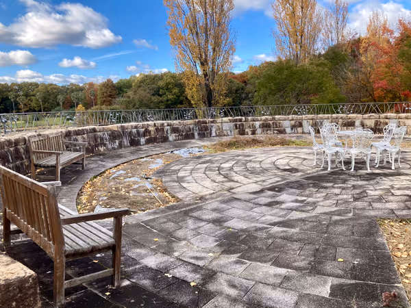 兵庫県立播磨中央公園 和田ケ池付近の見晴し台の写真1