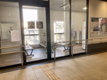 【鹿児島前駅】待合室の画像1