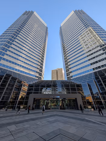 Photo of Shin-Kawasaki Station | Twin Tower Square Front, Track Side 2